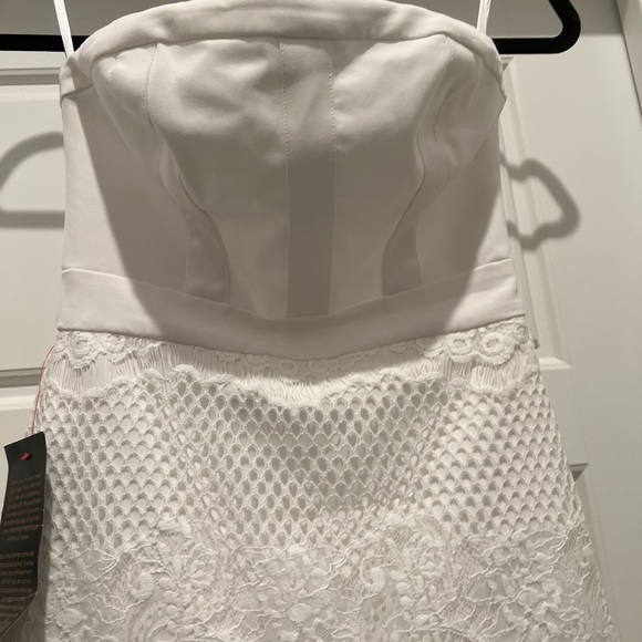 Strapless white lace BeBe dress. New! Never worn. Perfect condition - Picture 2 of 9